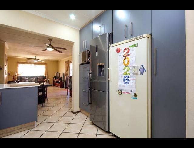 3 BEDROOM TOWNHOUSE FOR SALE IN ELDORAIGNE